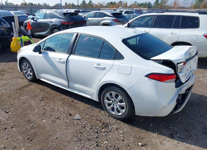 Photo 3 of 2022 Toyota Corolla LE (VIN 5YFEPMAE1NP339379)