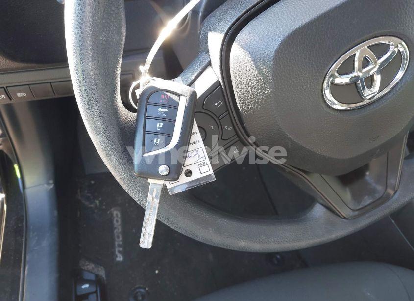 Photo 11 of 2022 Toyota Corolla LE (VIN 5YFEPMAE1NP372110)