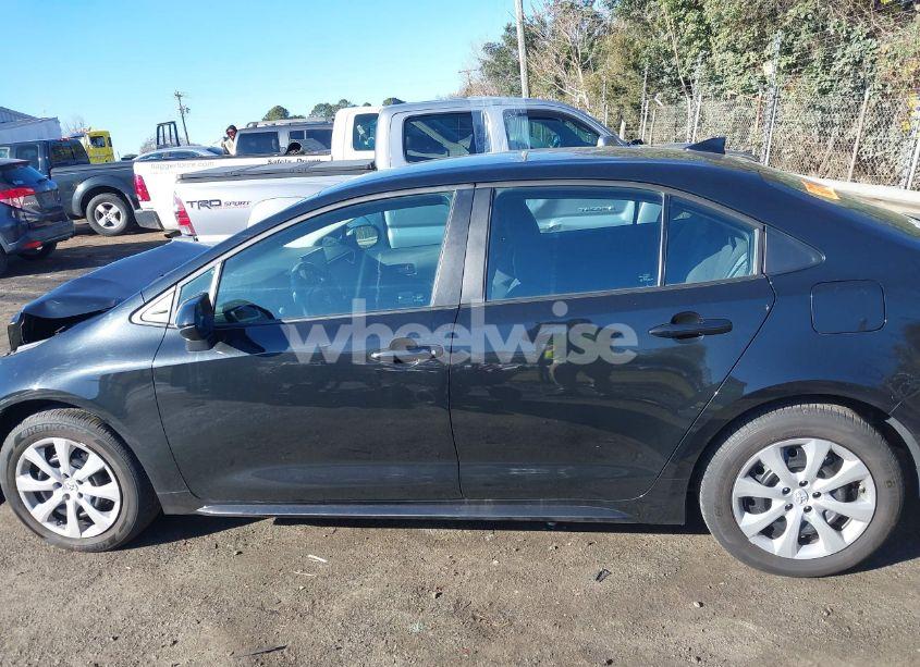 Photo 14 of 2022 Toyota Corolla LE (VIN 5YFEPMAE1NP372110)