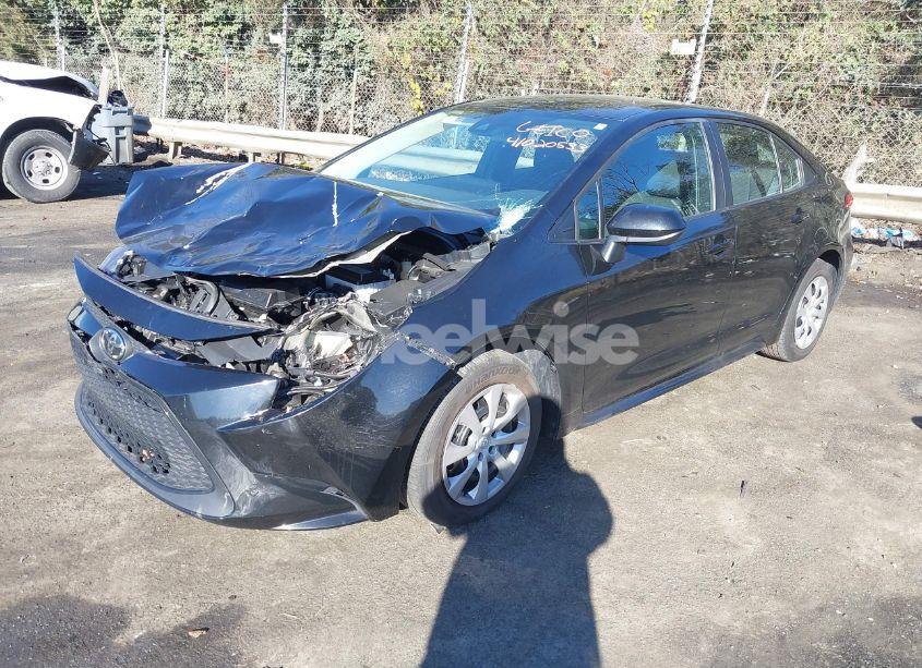 Photo 2 of 2022 Toyota Corolla LE (VIN 5YFEPMAE1NP372110)