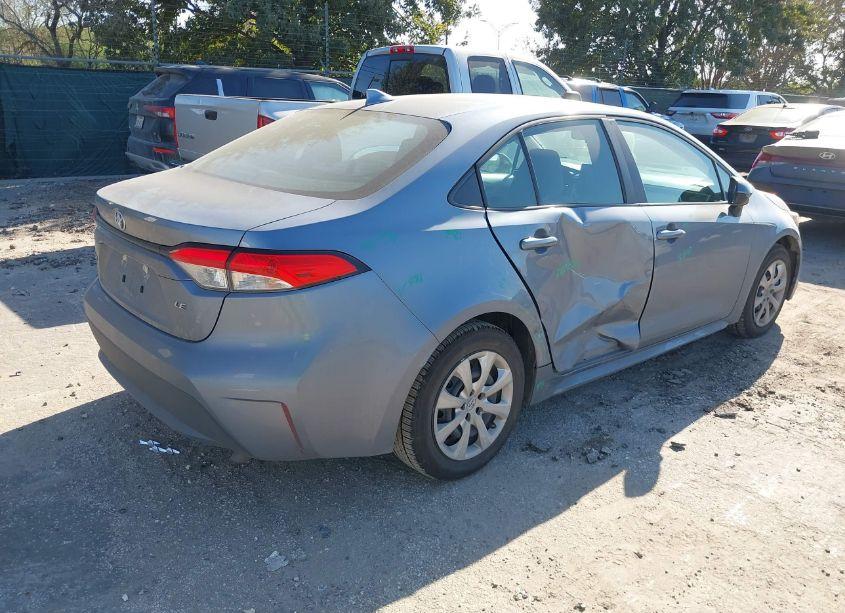Photo 4 of 2022 Toyota Corolla LE (VIN 5YFEPMAE1NP372978)