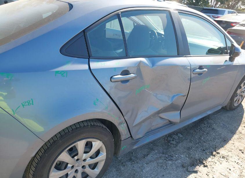 Photo 6 of 2022 Toyota Corolla LE (VIN 5YFEPMAE1NP372978)