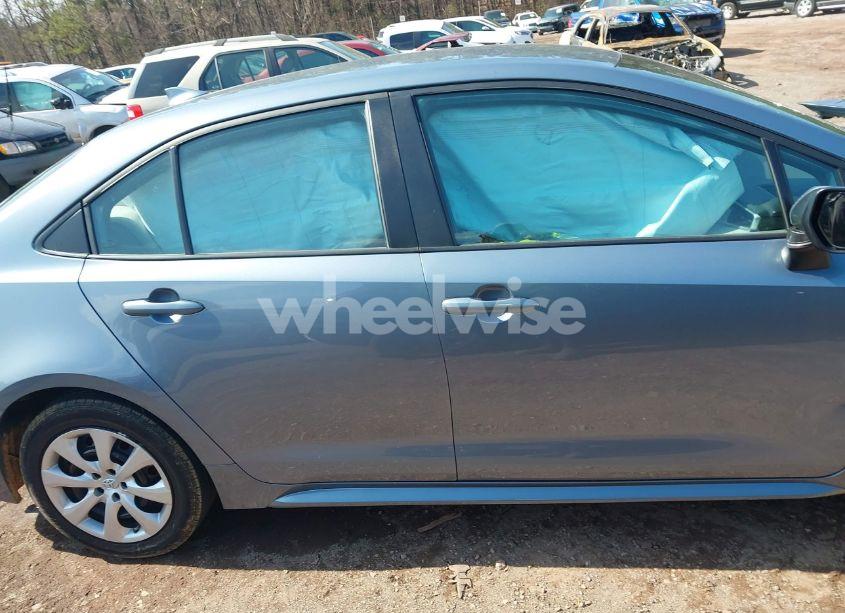 Photo 13 of 2022 Toyota Corolla LE (VIN 5YFEPMAE1NP380062)