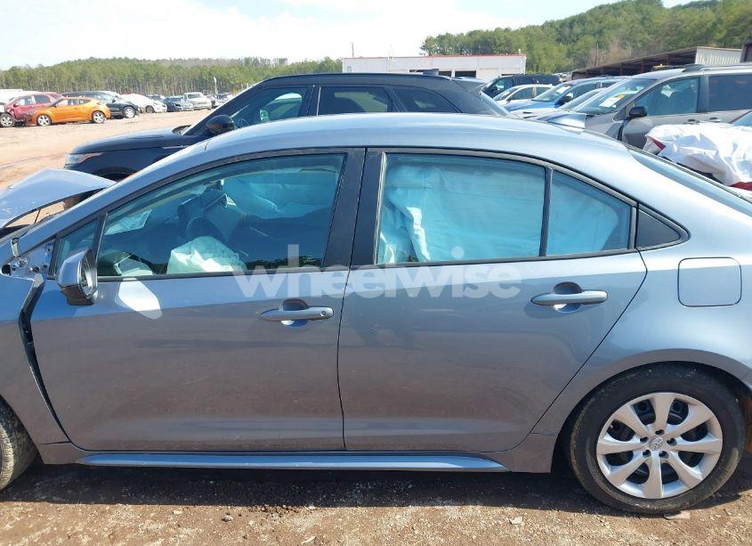 Photo 14 of 2022 Toyota Corolla LE (VIN 5YFEPMAE1NP380062)