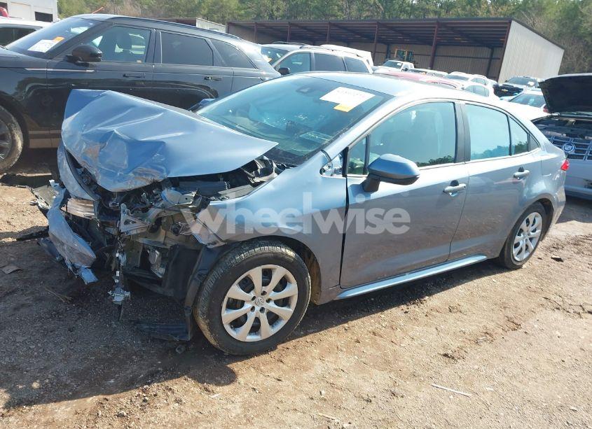 Photo 2 of 2022 Toyota Corolla LE (VIN 5YFEPMAE1NP380062)