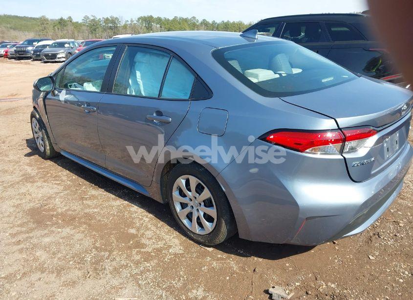 Photo 3 of 2022 Toyota Corolla LE (VIN 5YFEPMAE1NP380062)