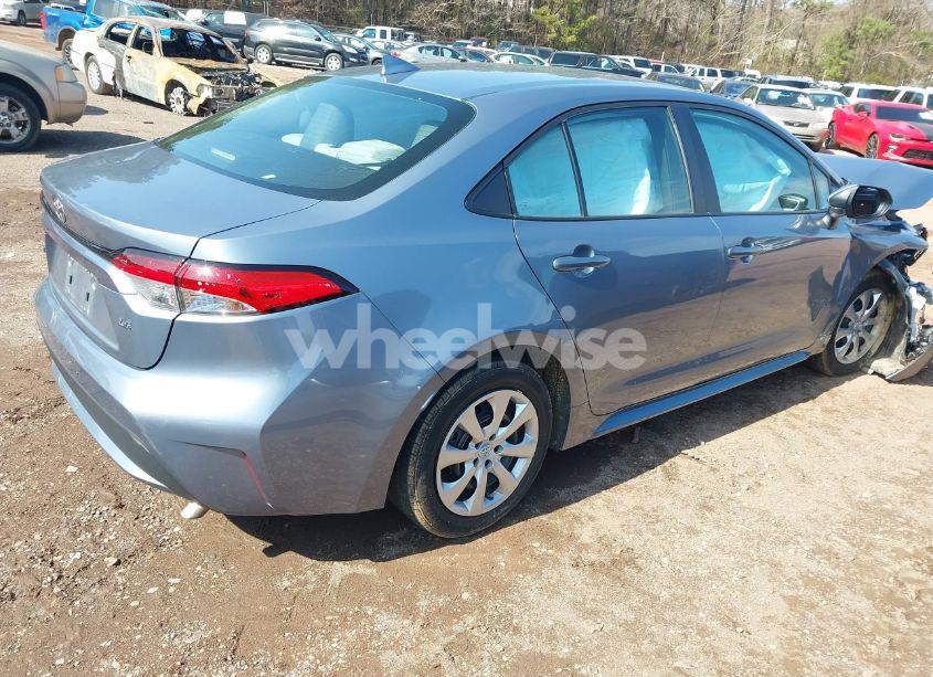 Photo 4 of 2022 Toyota Corolla LE (VIN 5YFEPMAE1NP380062)