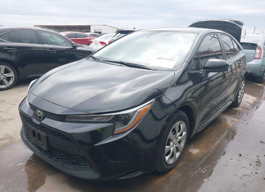 Photo 2 of 2022 Toyota Corolla LE (VIN 5YFEPMAE1NP381468)