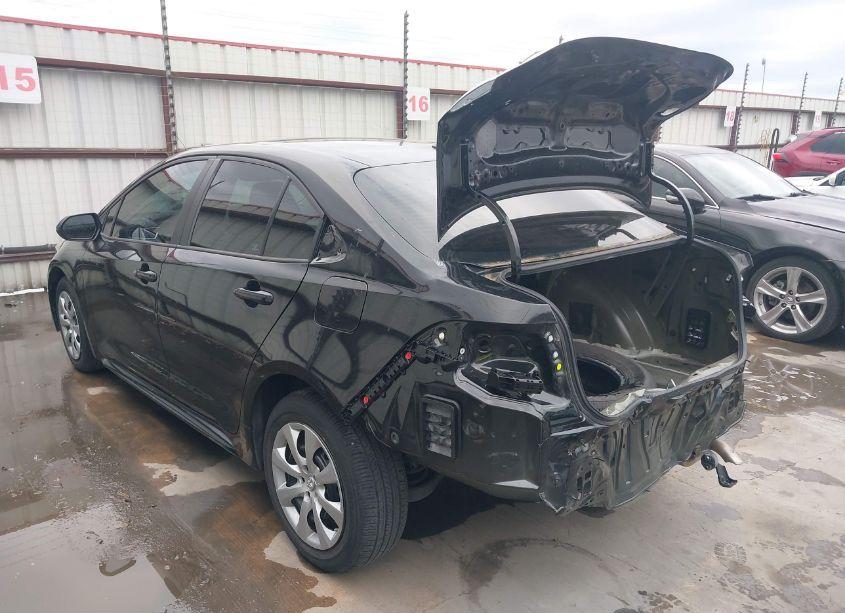 Photo 3 of 2022 Toyota Corolla LE (VIN 5YFEPMAE1NP381468)
