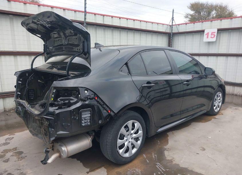 Photo 4 of 2022 Toyota Corolla LE (VIN 5YFEPMAE1NP381468)