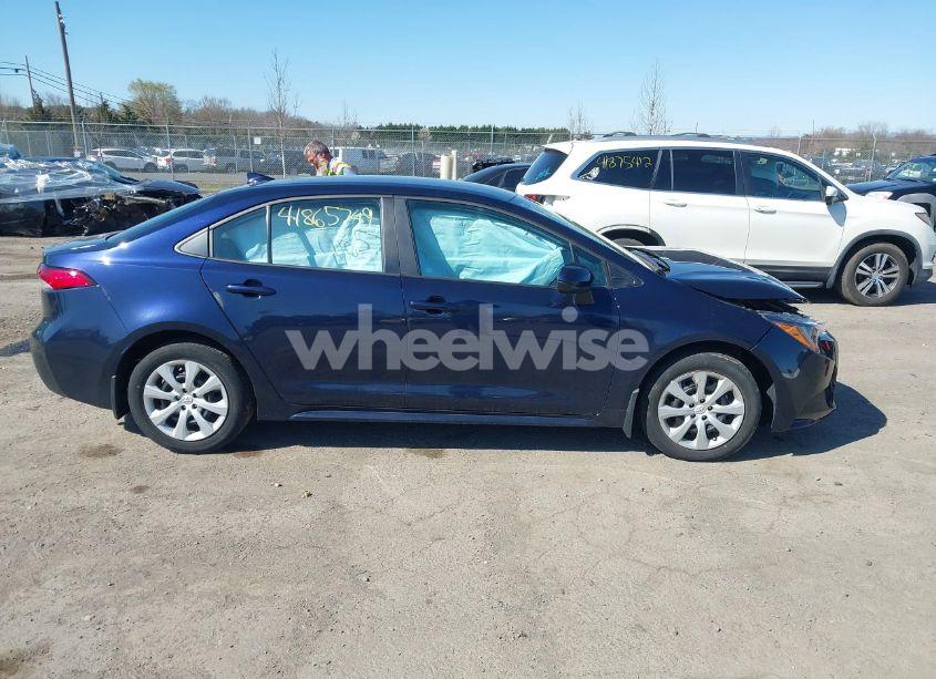 Photo 13 of 2022 Toyota Corolla LE (VIN 5YFEPMAE1NP387433)