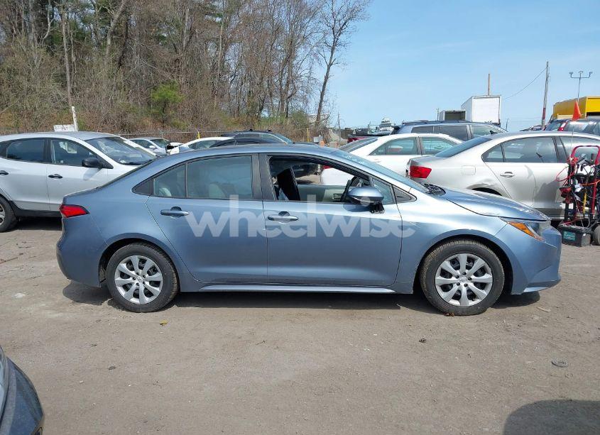Photo 13 of 2021 Toyota Corolla LE (VIN 5YFEPMAE2MP160718)