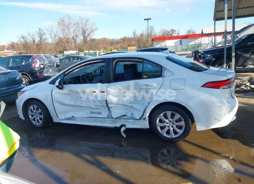 Photo 14 of 2021 Toyota Corolla LE (VIN 5YFEPMAE2MP165532)