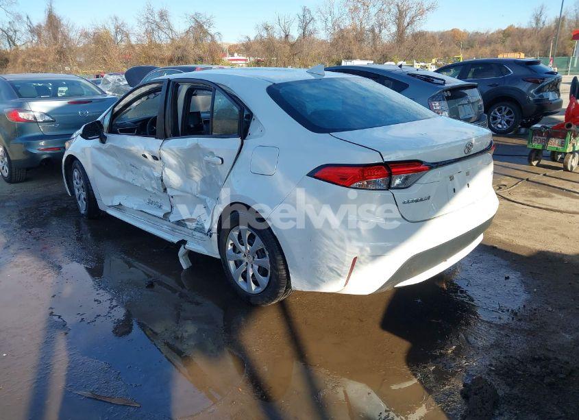 Photo 3 of 2021 Toyota Corolla LE (VIN 5YFEPMAE2MP165532)