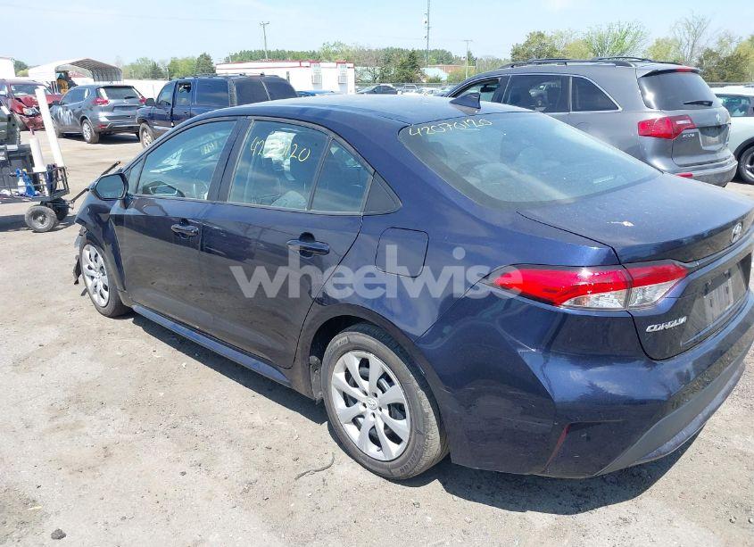 Photo 3 of 2021 Toyota Corolla LE (VIN 5YFEPMAE2MP232761)