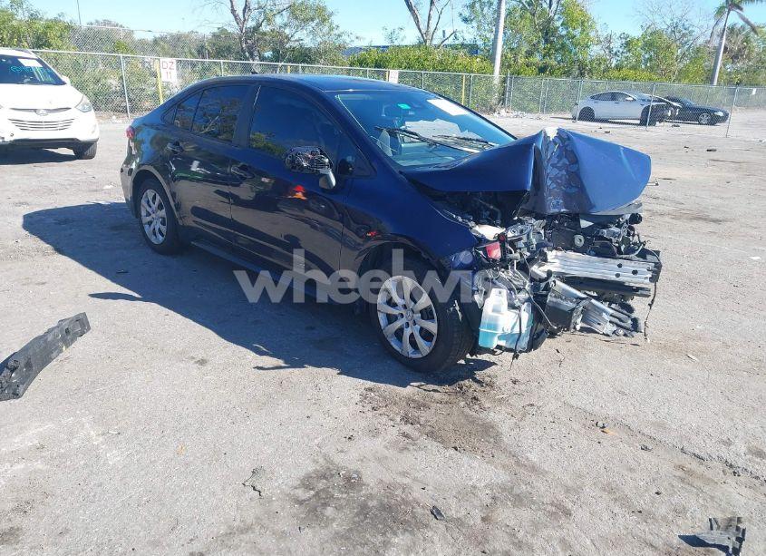 2021 Toyota Corolla LE (VIN 5YFEPMAE2MP235885) main photo