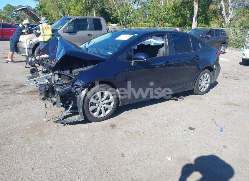 Photo 2 of 2021 Toyota Corolla LE (VIN 5YFEPMAE2MP235885)