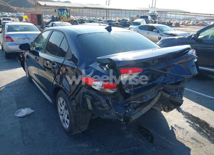 Photo 3 of 2021 Toyota Corolla LE (VIN 5YFEPMAE2MP261032)