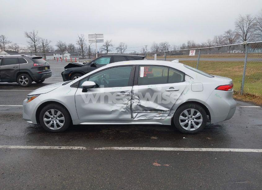 Photo 14 of 2022 Toyota Corolla LE (VIN 5YFEPMAE2NP275367)