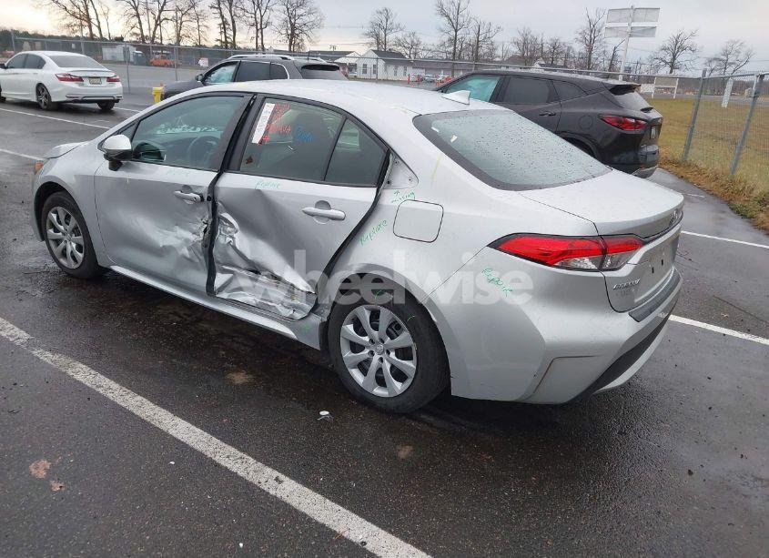 Photo 3 of 2022 Toyota Corolla LE (VIN 5YFEPMAE2NP275367)