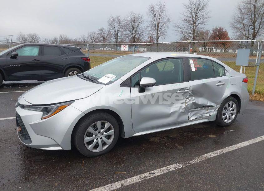 Photo 6 of 2022 Toyota Corolla LE (VIN 5YFEPMAE2NP275367)