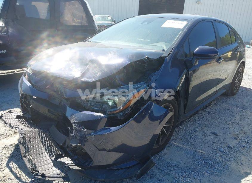 Photo 2 of 2022 Toyota Corolla LE (VIN 5YFEPMAE2NP287552)