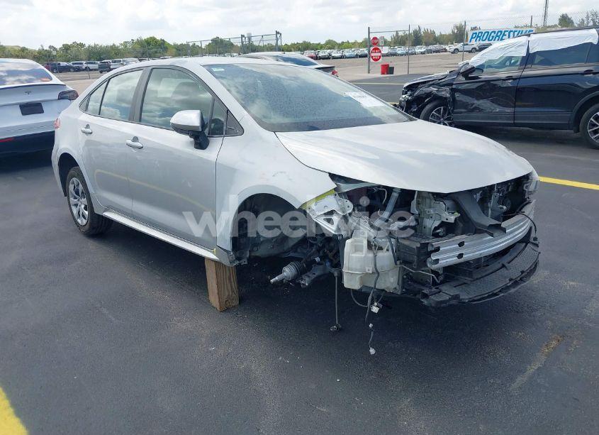 2022 Toyota Corolla LE (VIN 5YFEPMAE2NP290497) main photo