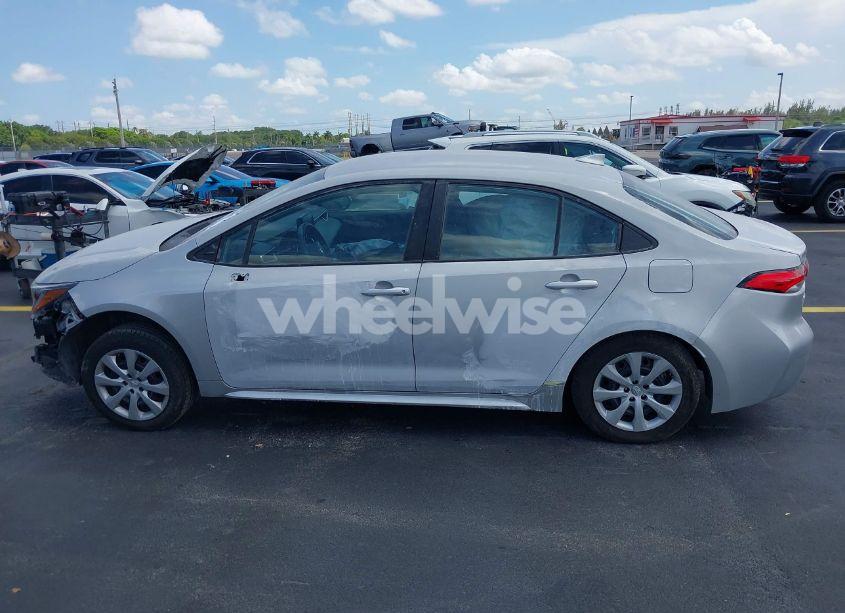 Photo 15 of 2022 Toyota Corolla LE (VIN 5YFEPMAE2NP290497)