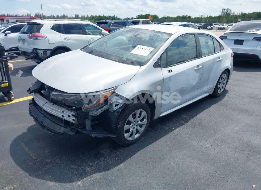 Photo 2 of 2022 Toyota Corolla LE (VIN 5YFEPMAE2NP290497)