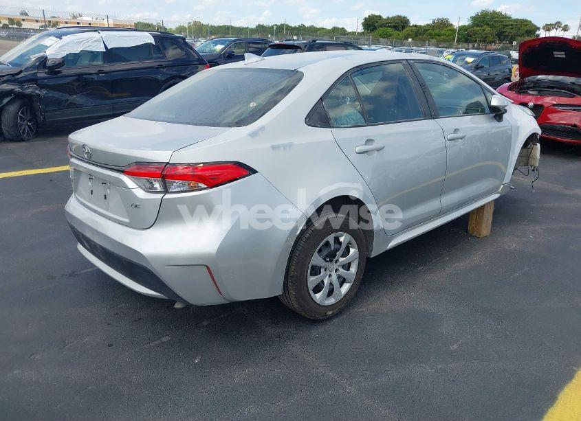 Photo 4 of 2022 Toyota Corolla LE (VIN 5YFEPMAE2NP290497)