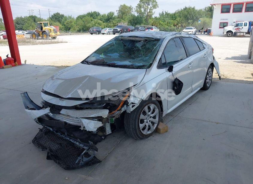 Photo 2 of 2022 Toyota Corolla LE (VIN 5YFEPMAE2NP300462)