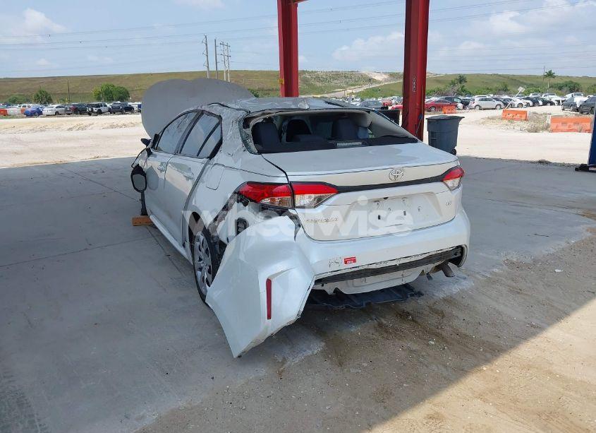 Photo 3 of 2022 Toyota Corolla LE (VIN 5YFEPMAE2NP300462)