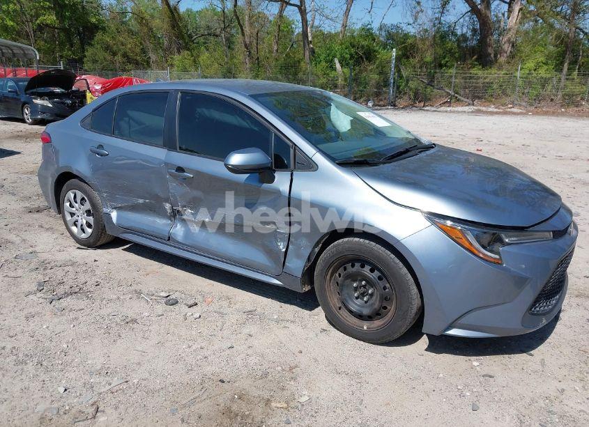 2022 Toyota Corolla LE (VIN 5YFEPMAE2NP313132) main photo