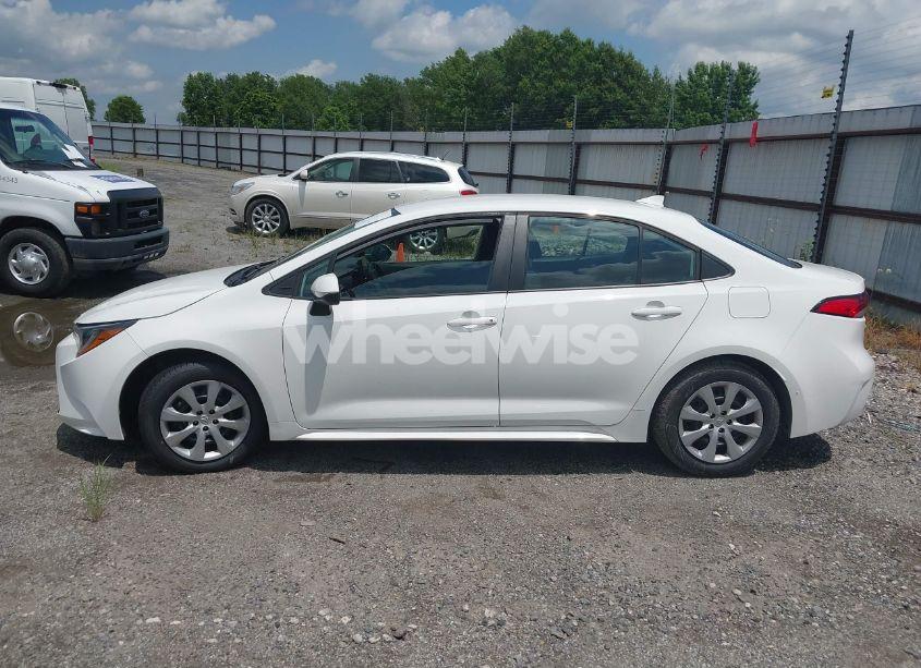 Photo 14 of 2022 Toyota Corolla LE (VIN 5YFEPMAE2NP321585)
