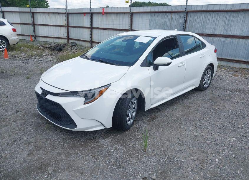 Photo 2 of 2022 Toyota Corolla LE (VIN 5YFEPMAE2NP321585)