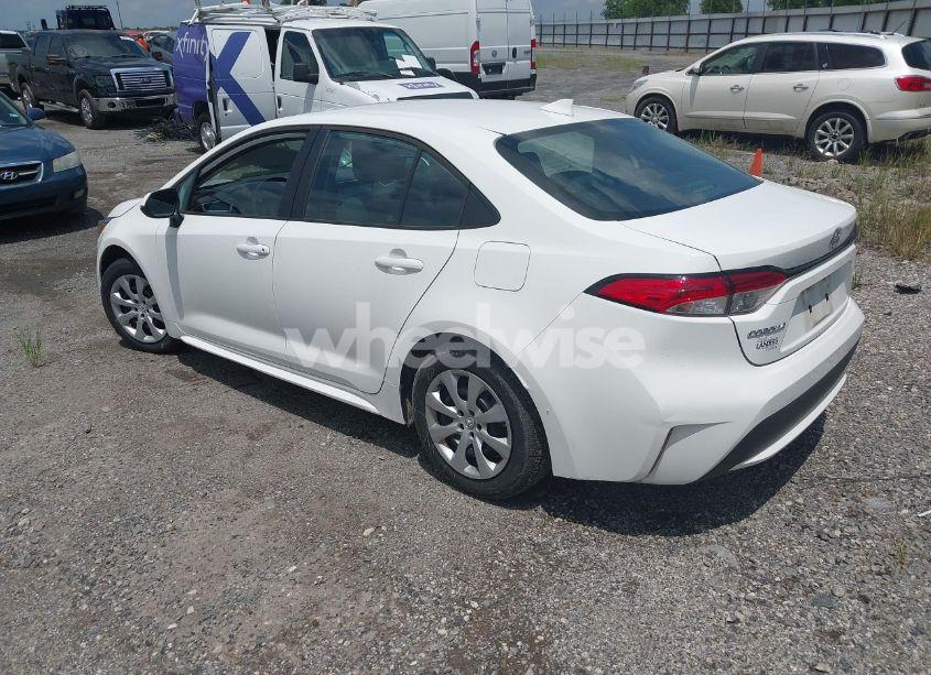 Photo 3 of 2022 Toyota Corolla LE (VIN 5YFEPMAE2NP321585)