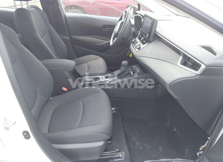 Photo 5 of 2022 Toyota Corolla LE (VIN 5YFEPMAE2NP321585)