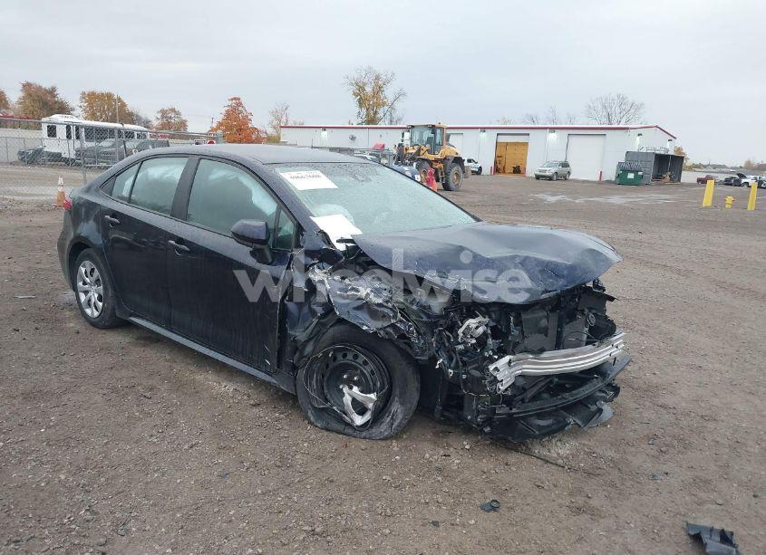 2022 Toyota Corolla LE (VIN 5YFEPMAE2NP326544) main photo