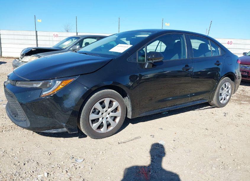Photo 2 of 2022 Toyota Corolla LE (VIN 5YFEPMAE2NP329556)