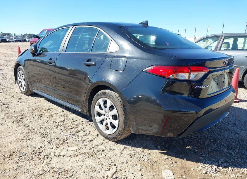 Photo 3 of 2022 Toyota Corolla LE (VIN 5YFEPMAE2NP329556)