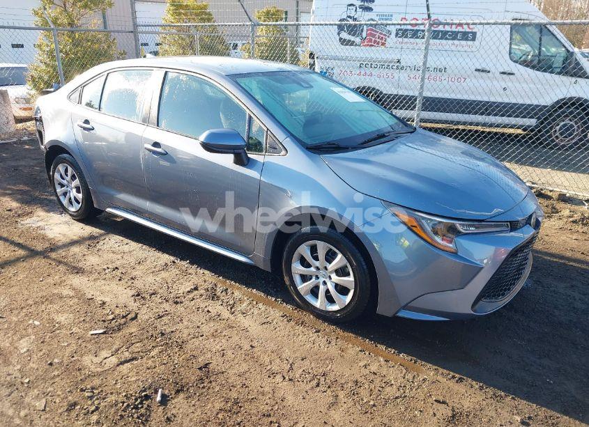 2022 Toyota Corolla LE (VIN 5YFEPMAE2NP329587) main photo