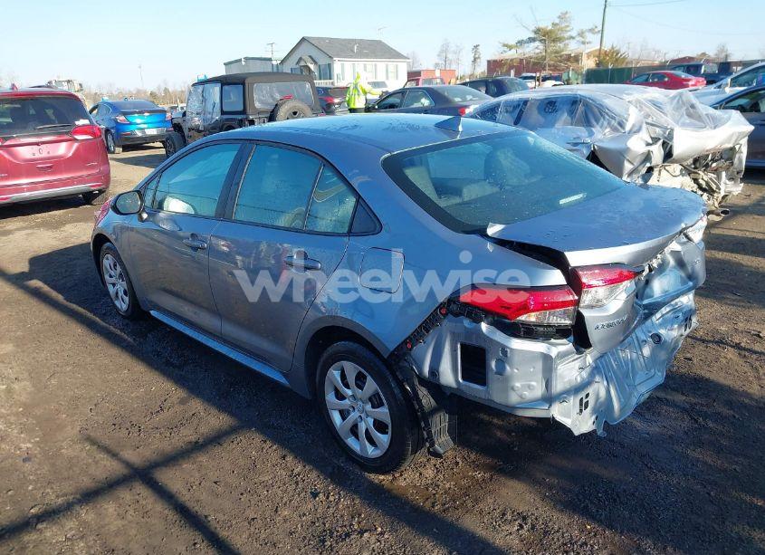 Photo 3 of 2022 Toyota Corolla LE (VIN 5YFEPMAE2NP329587)