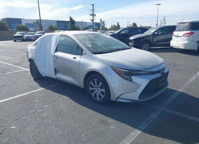 2022 Toyota Corolla LE (VIN 5YFEPMAE2NP334045) main photo