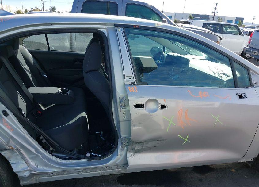 Photo 14 of 2022 Toyota Corolla LE (VIN 5YFEPMAE2NP334045)