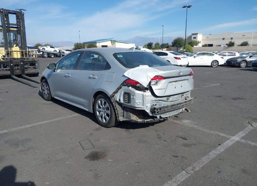 Photo 3 of 2022 Toyota Corolla LE (VIN 5YFEPMAE2NP334045)