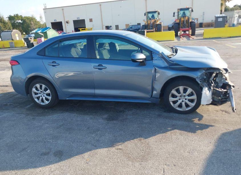 Photo 14 of 2022 Toyota Corolla LE (VIN 5YFEPMAE2NP347846)