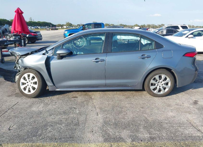 Photo 15 of 2022 Toyota Corolla LE (VIN 5YFEPMAE2NP347846)