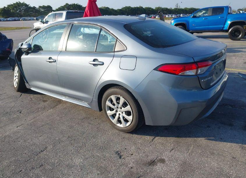 Photo 3 of 2022 Toyota Corolla LE (VIN 5YFEPMAE2NP347846)