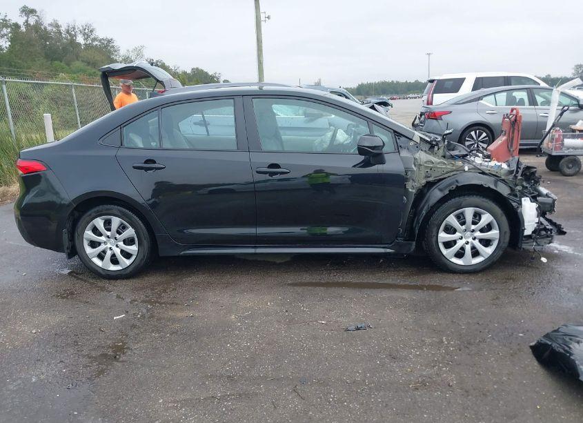 Photo 14 of 2022 Toyota Corolla LE (VIN 5YFEPMAE2NP351945)