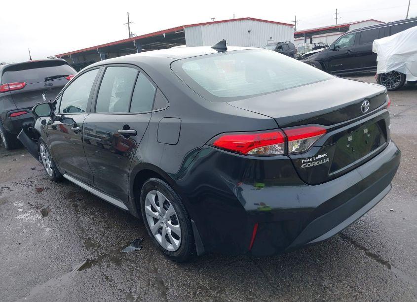 Photo 3 of 2022 Toyota Corolla LE (VIN 5YFEPMAE2NP351945)